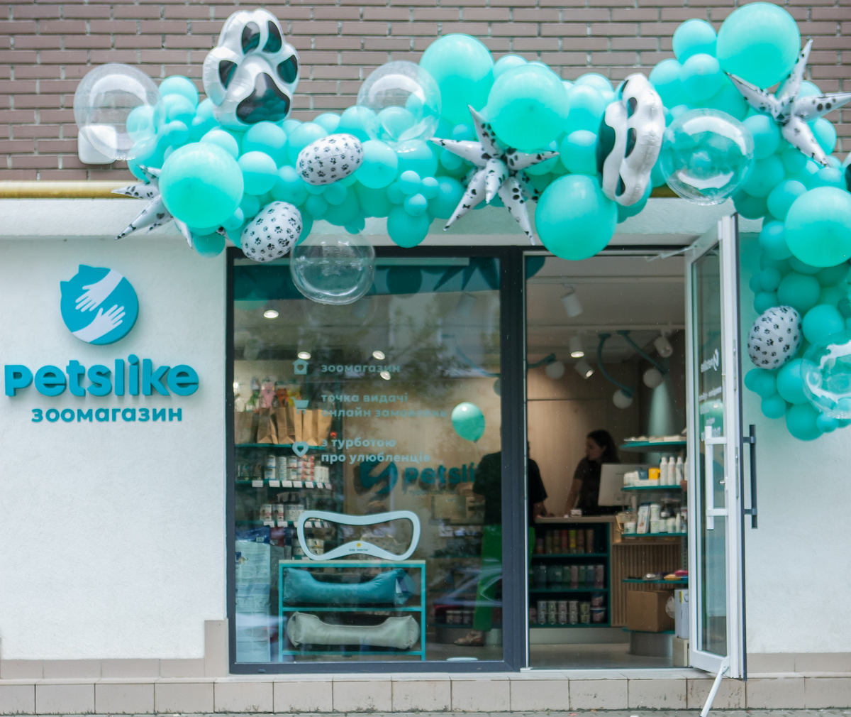 Інтернет-магазин товарів для домашніх улюбленців Petslike відкрив свій перший фізичний зоомагазин у Львові