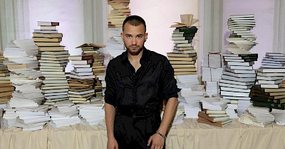 Прикраси, книги та панк-естетика: SOVA × FROLOV презентували нову колекцію прикрас у бібліотеці