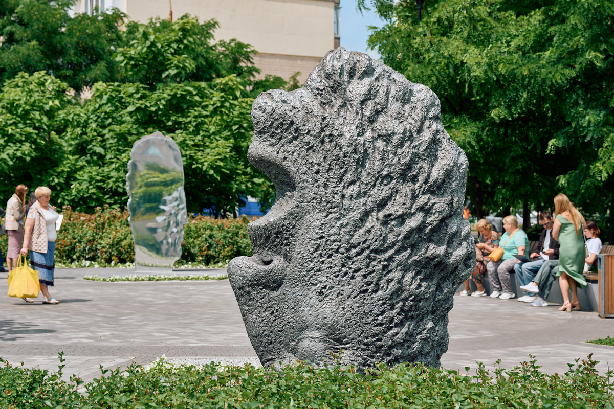 «Усвідомлення»: у Києві відкрили артоб’єкт як символ подяки територіальній обороні