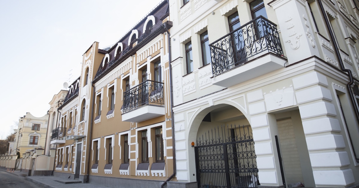 Фасадний декор у рітейлі: використовують чи ні?