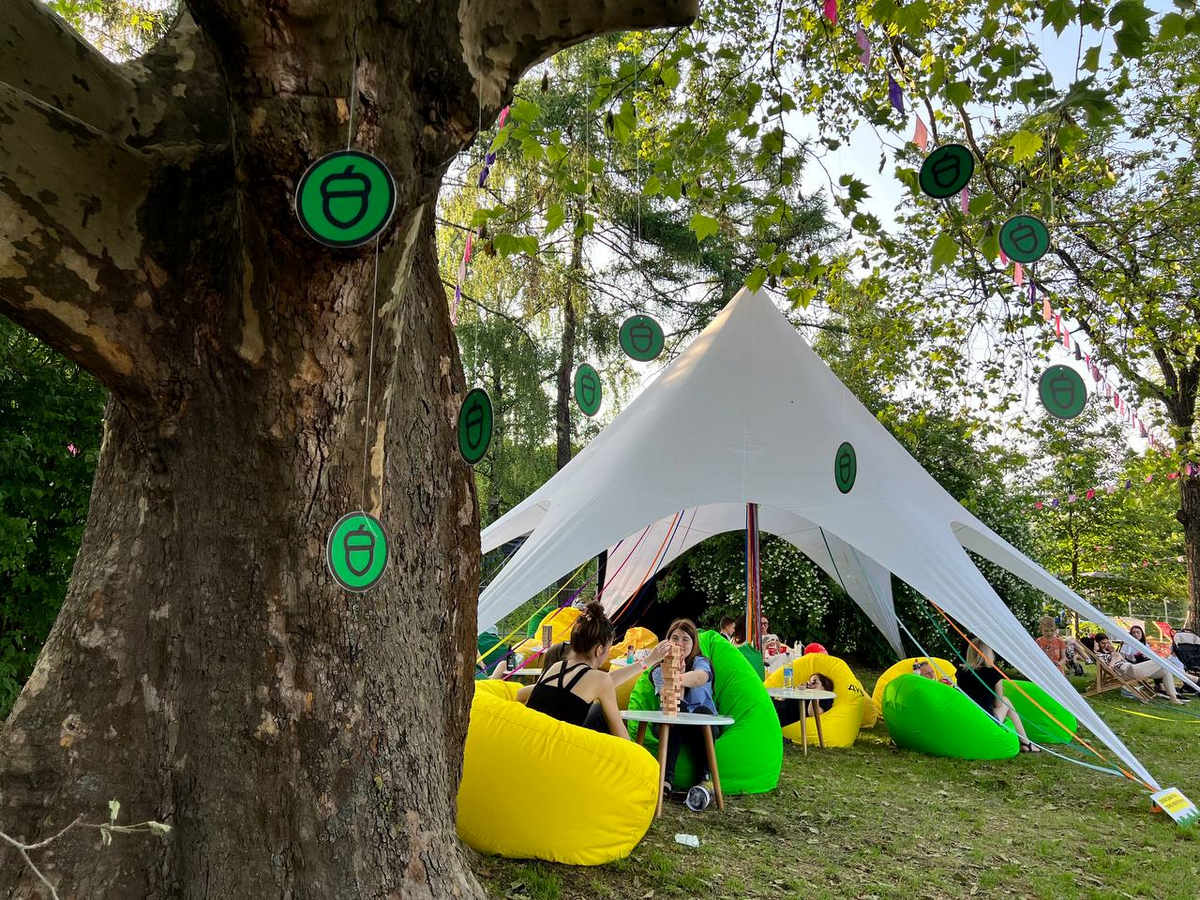 15 матраців у центрі Львова, бій подушками й лекції від психологів: як Дубок створив зону перезавантаження просто неба