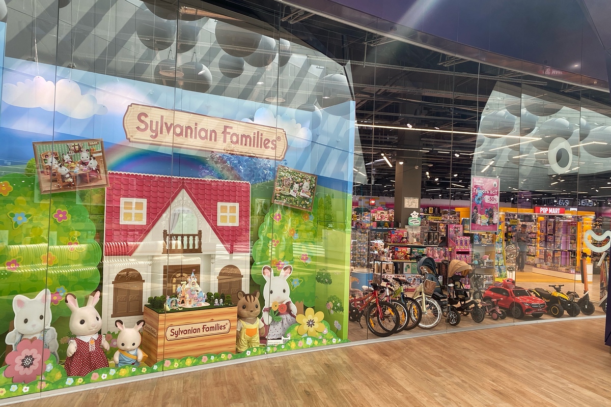 В магазине Дом Игрушек установили самую большую 3D-витрину Sylvanian Families в Восточной и Центральной Европе