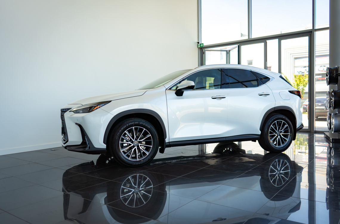 Кросовер, який не підведе: детальний розбір Lexus NX200 для міста і траси