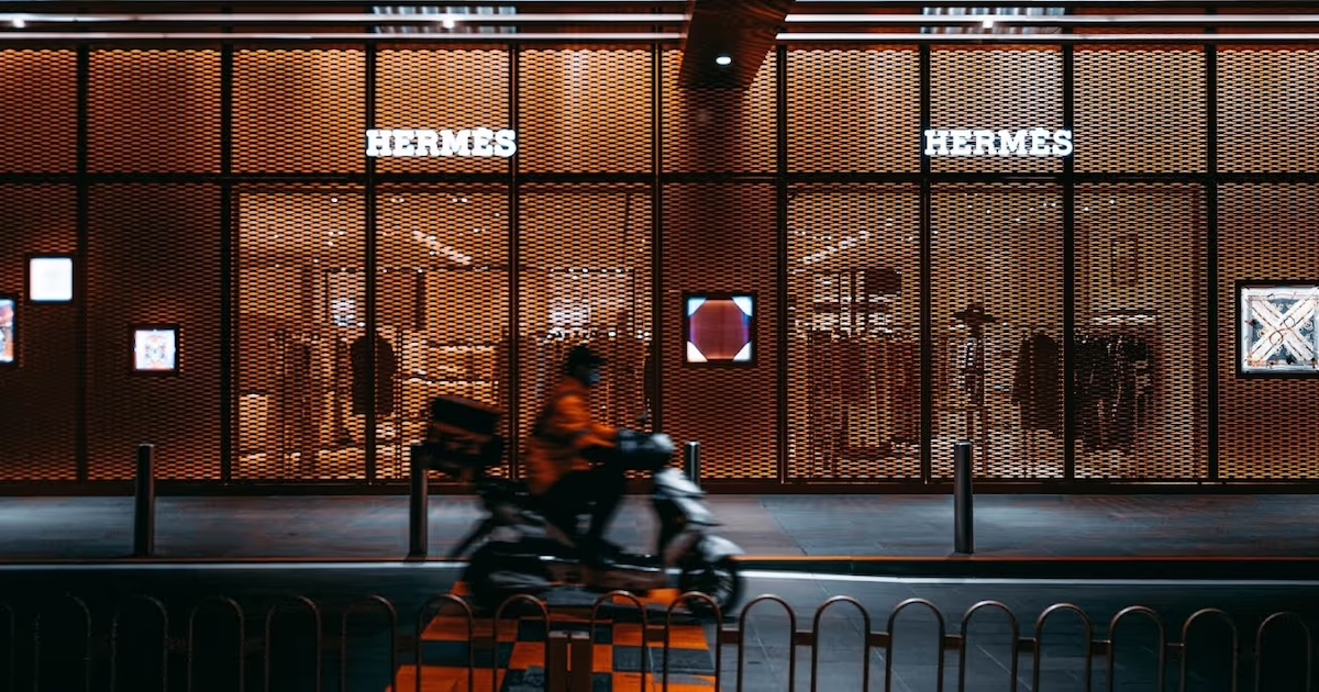От мастерской лошадиной упряжи до глобального символа роскоши и элегантности: история успеха бренда Hermès