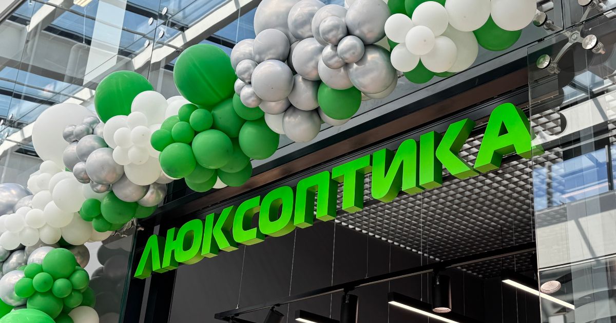 Открытие, релокация и помощь военным: апрельский дайджест новостей сети Люксоптика