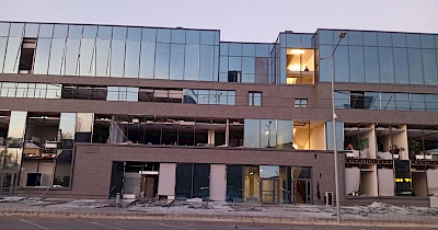 Головний офіс АТБ суттєво пошкоджено від ракетного обстрілу