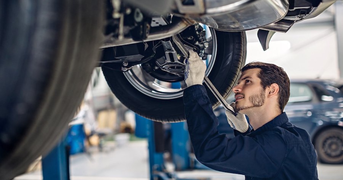 Важливість своєчасного обслуговування систем автомобіля: випуску, впуску та запалювання