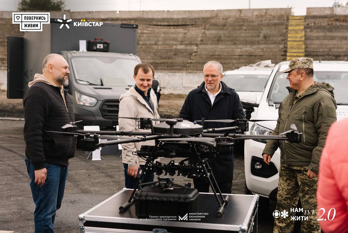 Розмінування стане безпечнішим: Київстар та фонд “Повернись живим” передали обладнання саперам