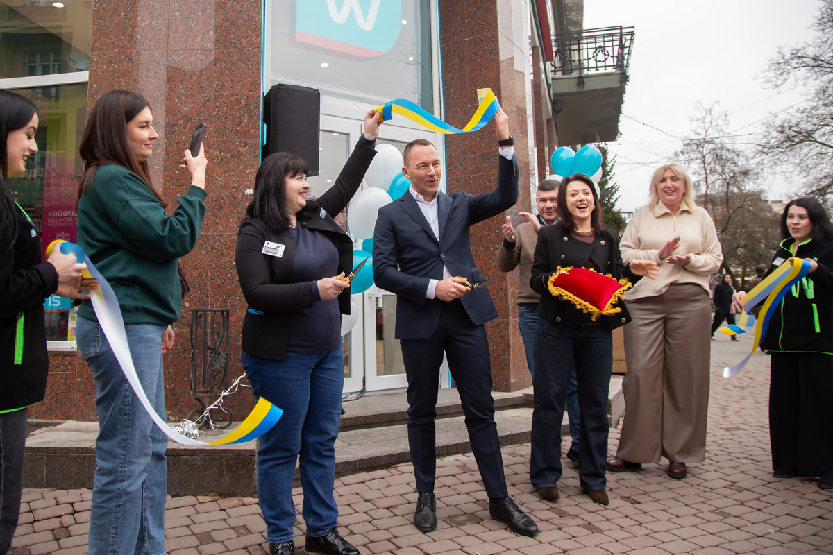 Watsons відкрив оновлений магазин в Івано-Франківську: ще більше краси та турботи (+фото)