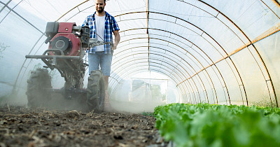 Мотоблоки Zubr и не только: универсальные помощники на вашем участке