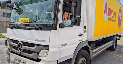 Жінка за кермом: як ритейлери вирішують проблему дефіциту водіїв