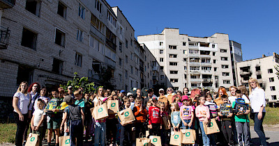 Auchan Україна допомагає збирати дітей до школи