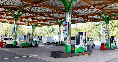 Мережа WOG відкрила перший АЗК у новому city-форматі (фотоогляд)