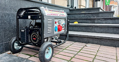 Робота на генераторах: як перебої з електроенергією впливають на українських виробників та ритейлерів