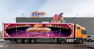 Цирк на колесах: Сільпо ефектно розмалювало власні вантажівки (+фото)