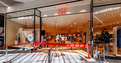 Магазины H&M в столичных ТРЦ Retroville и River Mall возобновят работу 16 ноября