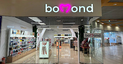 В столичном ТРЦ Dream berry открылся магазин косметики и парфюмерии Bomond