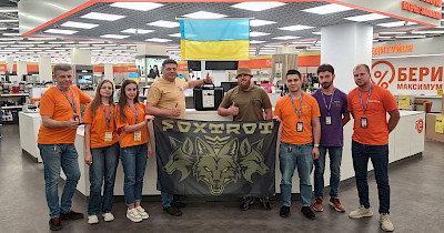 Відплата буде! Фокстрот разом з українцями зібрав на дрон для аеророзвідників