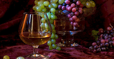 Хто насправді винайшов коньяк і як французи заважали цьому процесу