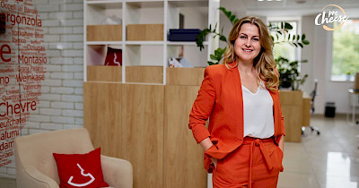 Огляд сирних просторів магазинів Італії та Нідерландів