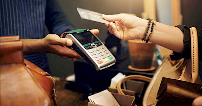 Зачекинились: кто из украинских ритейлеров уже использует электронные чеки и что это им дало