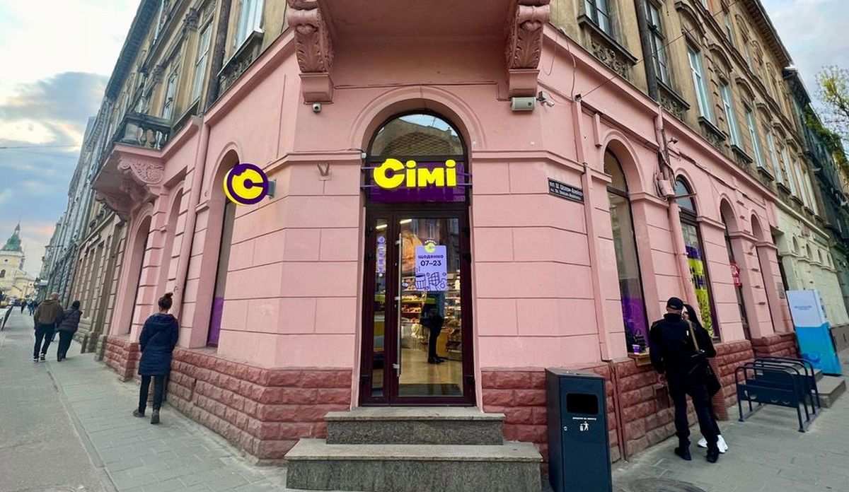 Фіолетовий – колір сезону: як виглядає магазин нової мережі маркетів Сімі на заході України (фотоогляд)