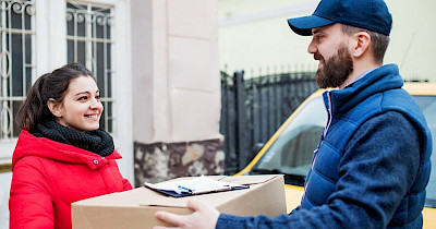 Без черг та заповнення декларацій: відправити посилку за кордон тепер можна через додаток Meest Пошта