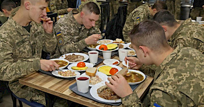 Правительство приглашает крупных ритейлеров на тендеры для обеспечения армии продуктами