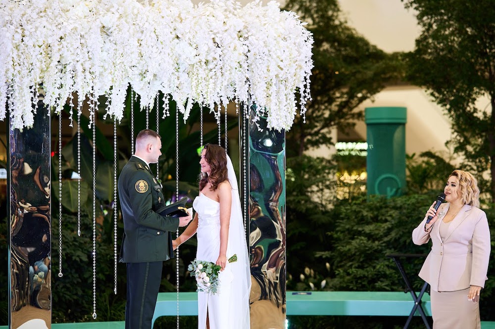 Кохання перемагає: в столичному ТРЦ Respublika Park відбулося святкове одруження військовослужбовців (фоторепортаж)