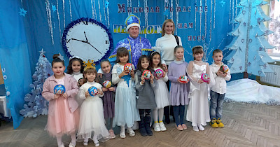 Діти із мистецької школи-інтернат у місті Сміла отримали подарунки від Watsons