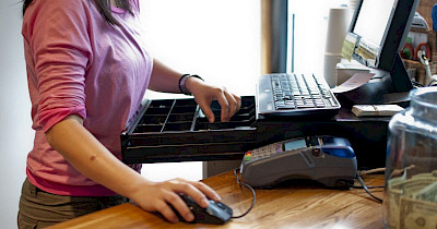 Бизнес просит правительство зафиксировать ставку интерчейнджа и не повышать плату за эквайринг