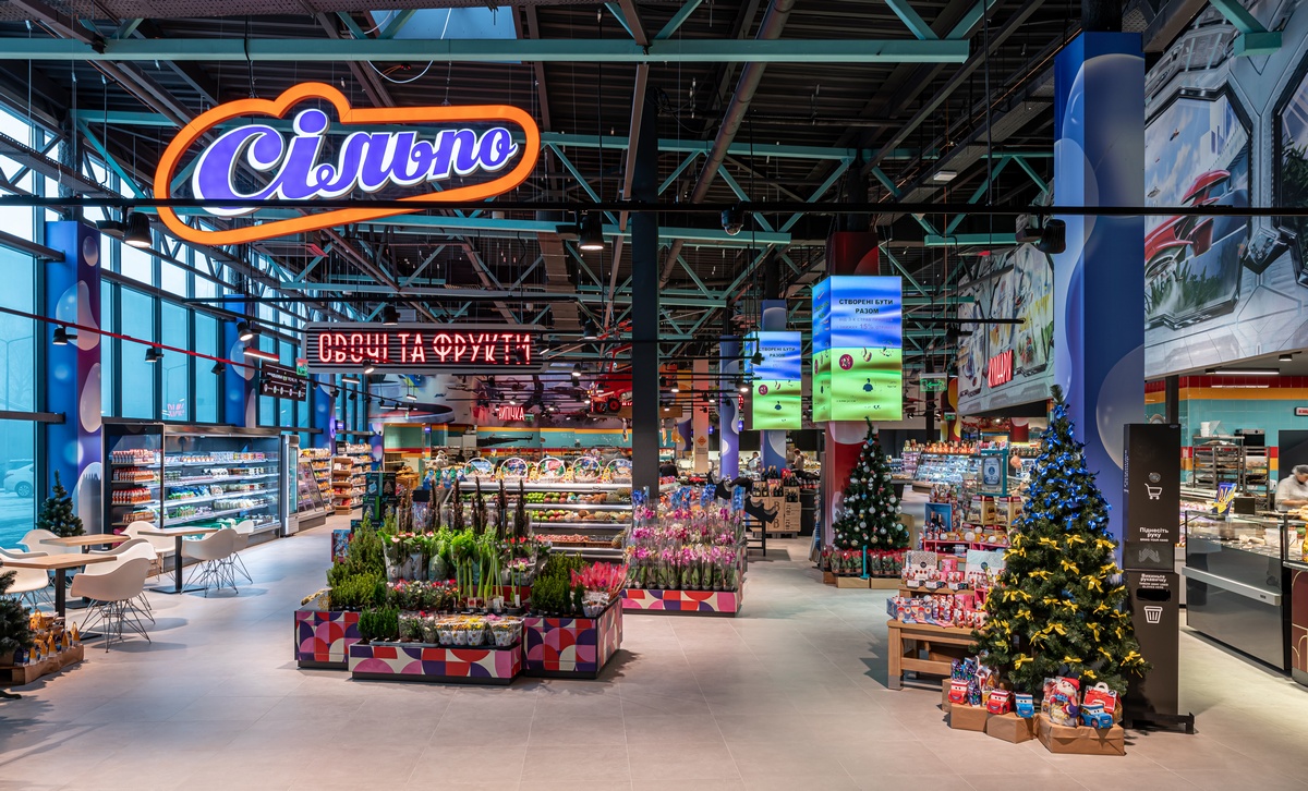 Под ракетами: Сільпо открывает новый супермаркет с летательными аппаратами в Борисполе (фотообзор)