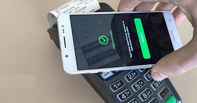 В ноябре украинцы больше покупали техники и снимали наличные деньги на кассах, меньше платили карточками за еду и рестораны.