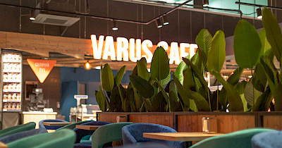 Эстетика, точная навигация и разнообразие: в Киеве на Оболони открылся новый супермаркет Varus (фотообзор)