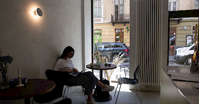 Как ракетные обстрелы и отключения света влияют на выручку ресторанов – исследование Poster