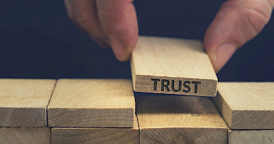 Пьедестал покупателя: топ брендов в ритейле, которым доверяют