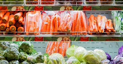 Пластик должен уйти: как супермаркету уменьшить негативное влияние на окружающую среду