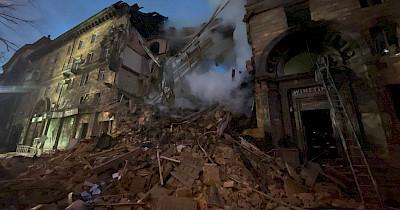 Осталась только дверь: российская ракета полностью уничтожила магазин WineTime в Запорожье