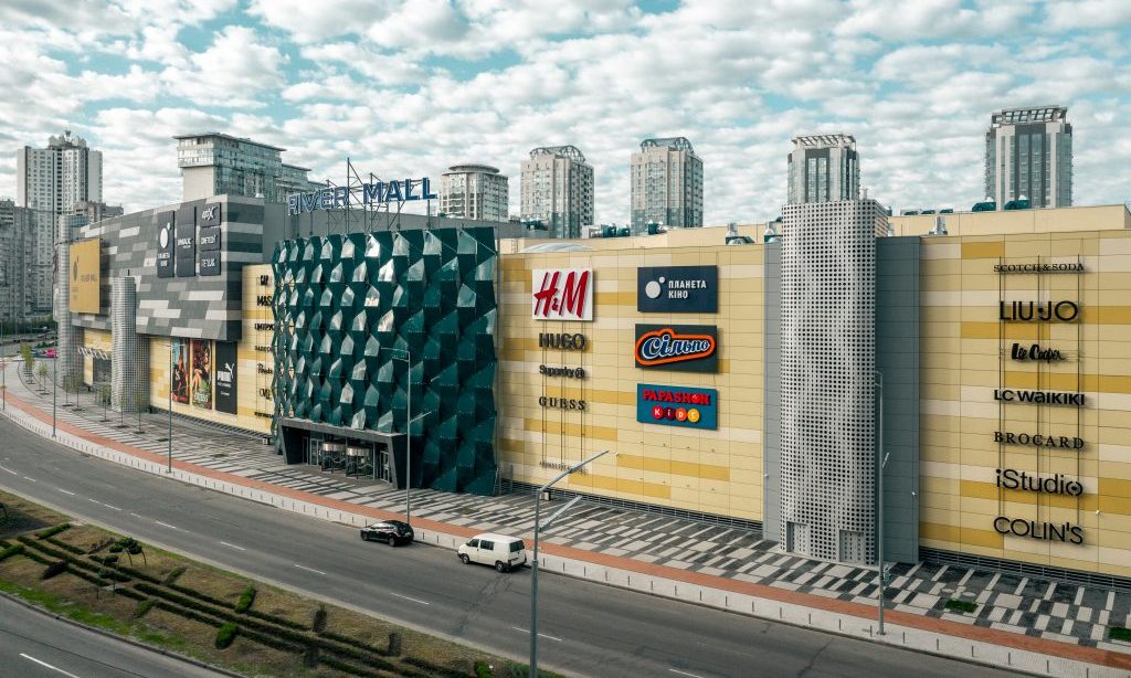 ТРЦ River Mall організував благодійну фотовиставку «Крізь призму погляду»