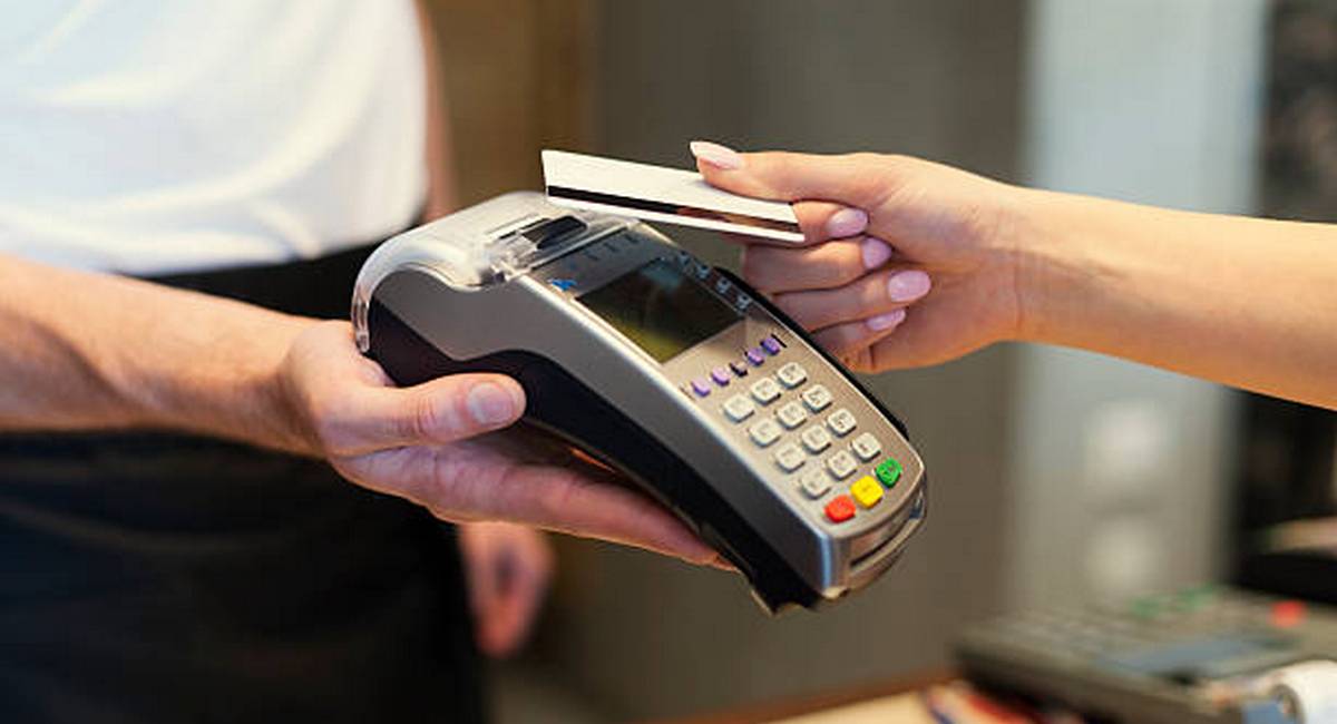 Кабмін затвердив план тотального переходу торговців на безготівкові платежі