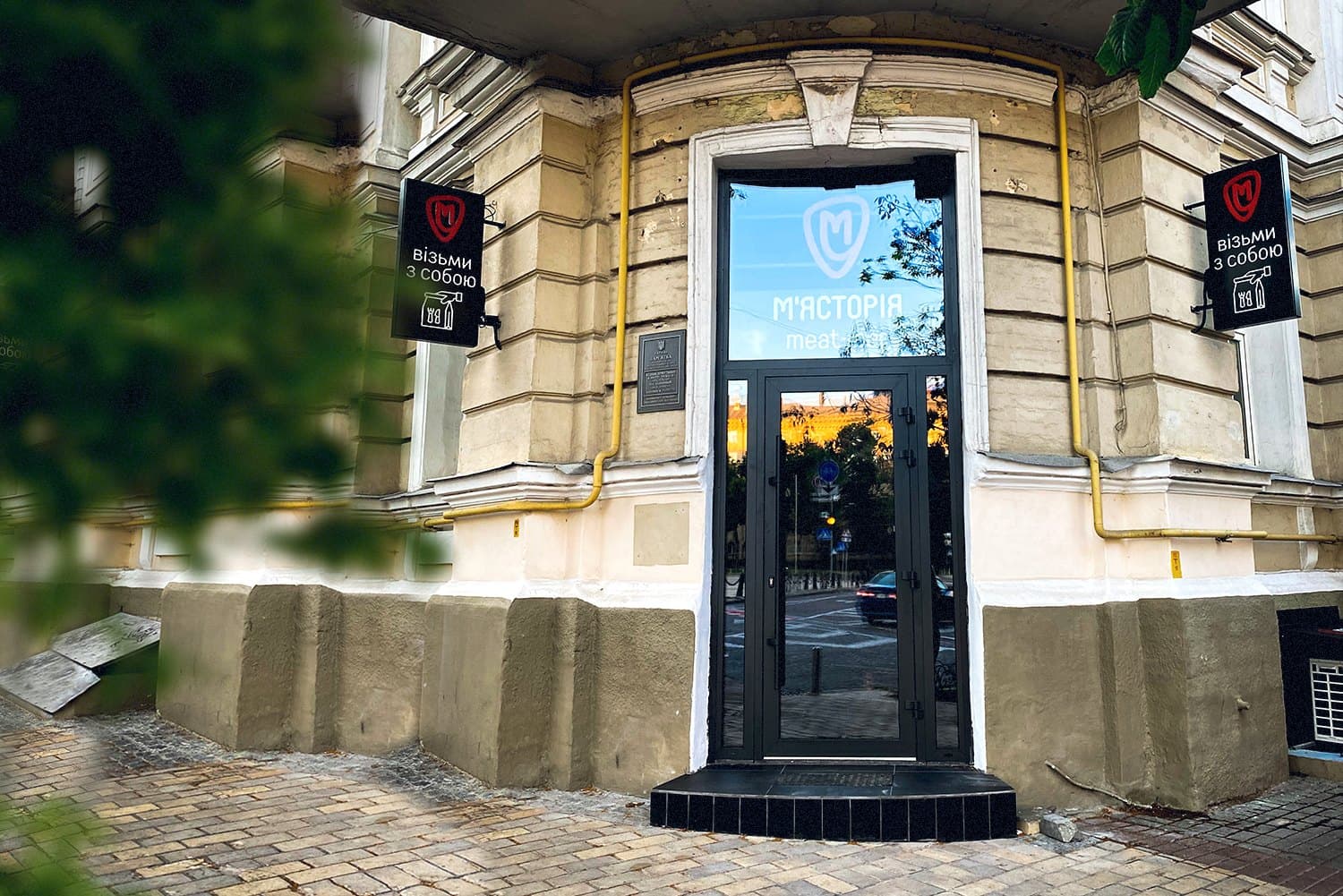 Мʼясторія запустила у Києві магазин у новому форматі “Meat Bar”