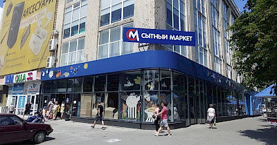 Оккупанты превратили дизайнерский Сільпо в Херсоне в “Сытный маркет”