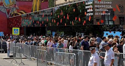 Back to the USSR: самый первый в россии McDonald’s открылся под новой вывеской «Вкусно и точка» (+фото)