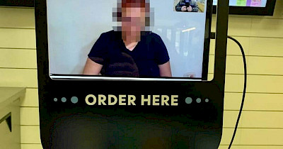 Ресторани без касирів: канадська мережа ресторанів Freshii найняла касирів, які працюють по відеозв’язку