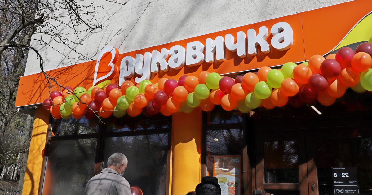 Рукавичка відкрила свій перший з початку війни магазин (+фото)