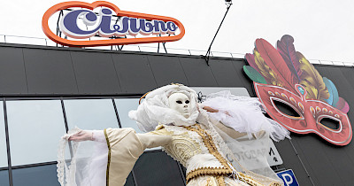 Маски и виноград: сеть Сільпо открыла два новых маркета – в Полтаве и Броварах (фотообзоры)