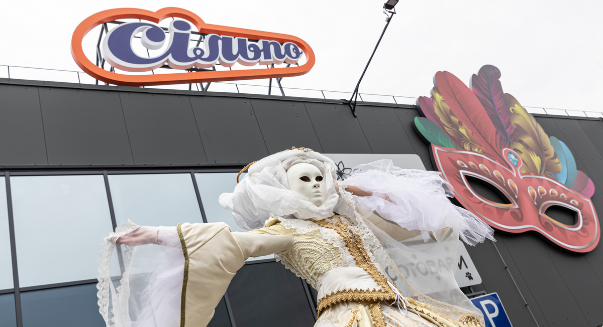 Маски и виноград: сеть Сільпо открыла два новых маркета – в Полтаве и Броварах (фотообзоры)