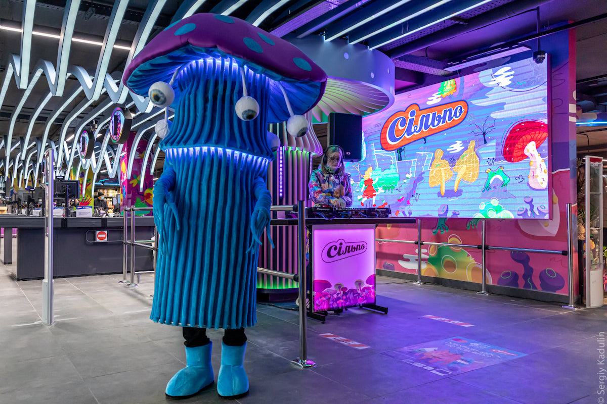 Люди и грибы: сеть Сільпо открыла очередной психоделический супермаркет (фотообзор)