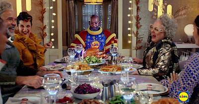 Реклама тижня: магія спілкування та сімейні цінності у святкових роликах Amazon, Lidl, Coca-Cola, Prada та Disney