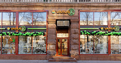 Открылся новый Varus ToGo в самом сердце столицы на Крещатике (фотообзор)